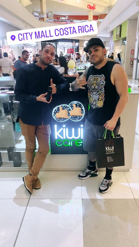 Foto real de Alejandro V. con Kiwi Care